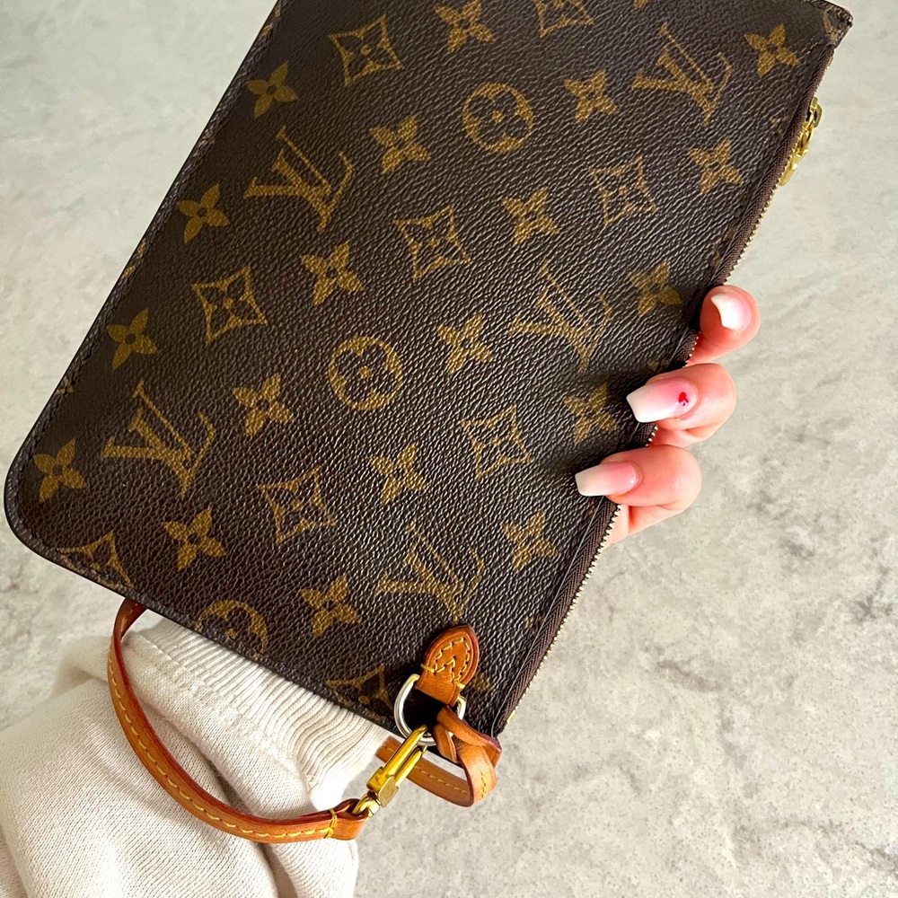 LOUIS VUITTON Monogram Neverfull MM GM Pochette
